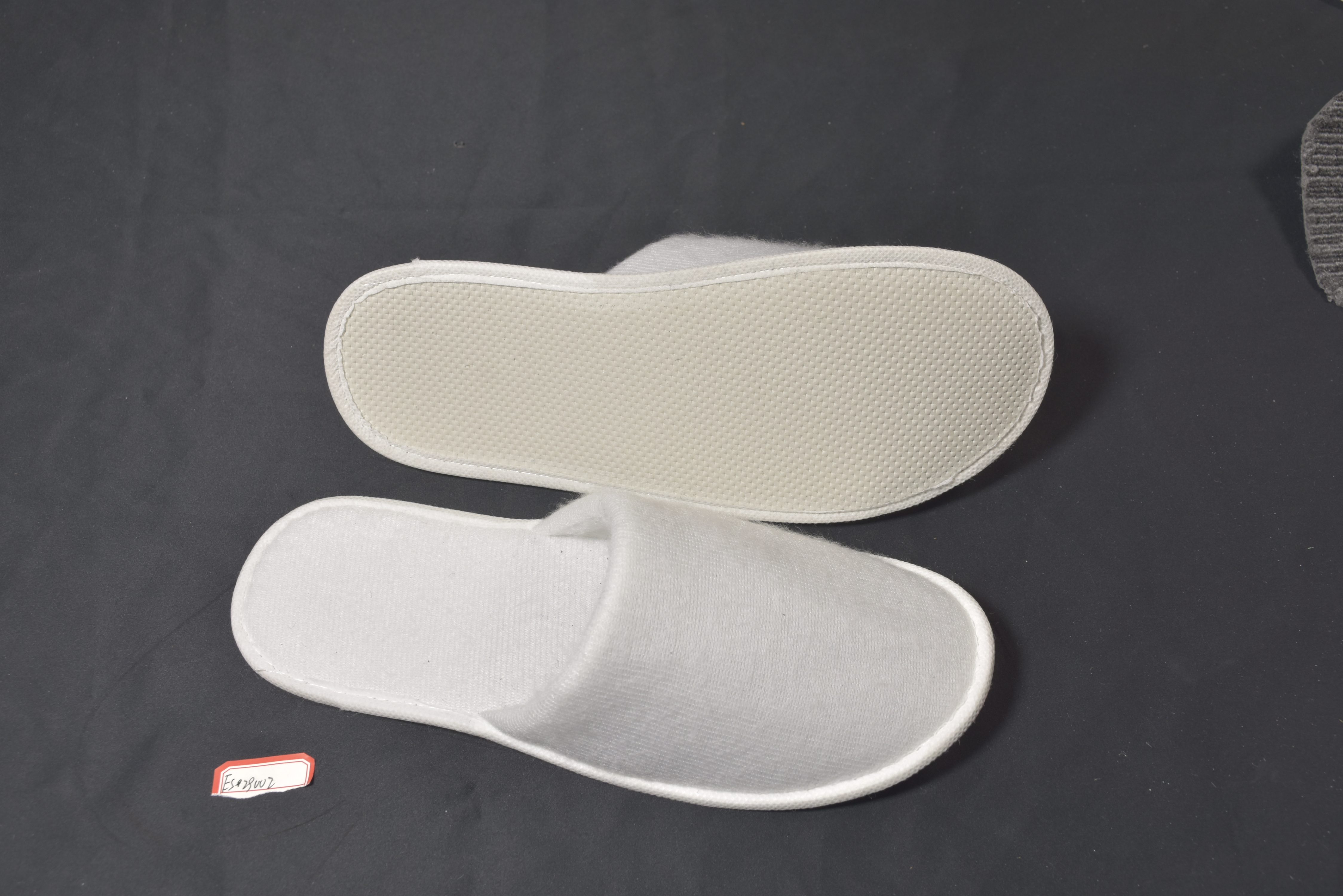 Slipper de gofres a cuadros de hotel