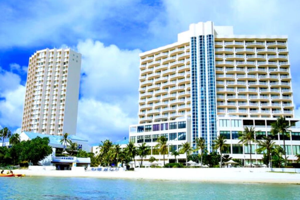 Resort de playa hacia adelante